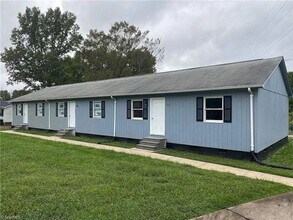 Building Photo - School St