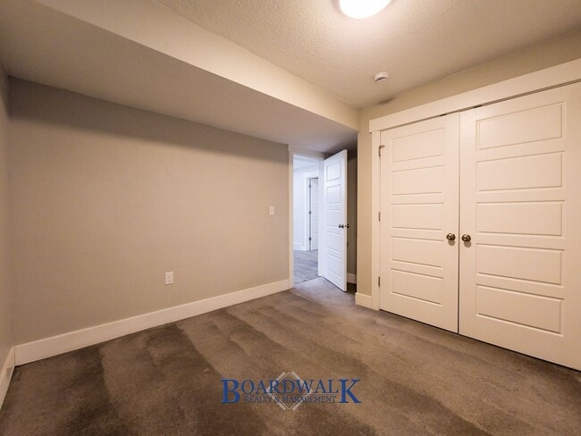 Building Photo - 555 S 900 E