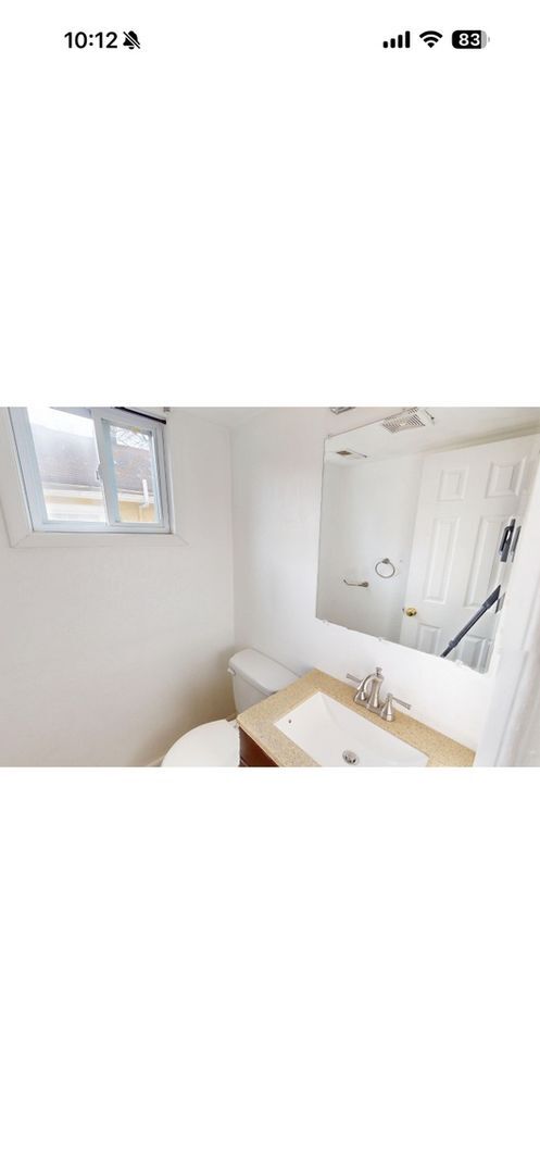 Building Photo - 718 Langley Ave