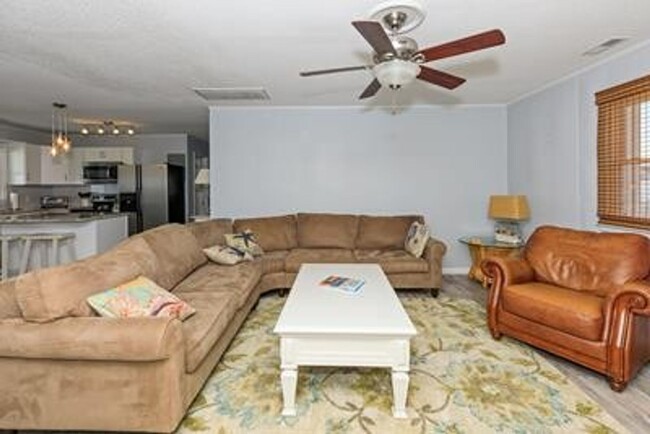 Building Photo - FURNISHED MONTHLY RENTAL - NOW THROUGH MID...