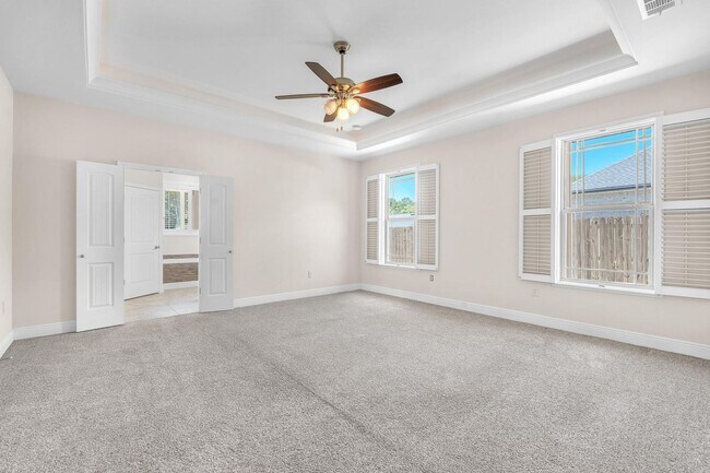 Building Photo - Stunning 4 Bedroom in PRIME Location!!  South of I-10!!