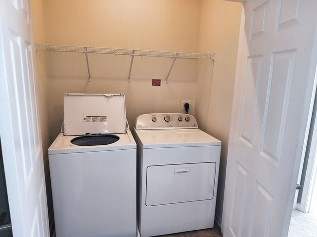 Building Photo - Your Dream Townhome Awaits in Ashburn!