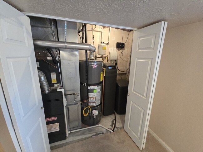 Building Photo - 1361 N 325 E