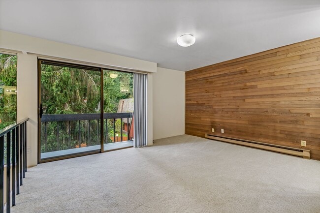 Building Photo - Super Unique Northgate Loft!