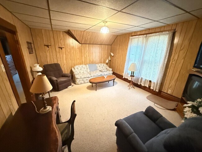 Building Photo - 1102 Oakes St