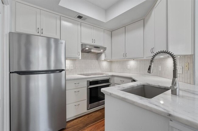 Building Photo - 6000 Shepherd Mountain Cove