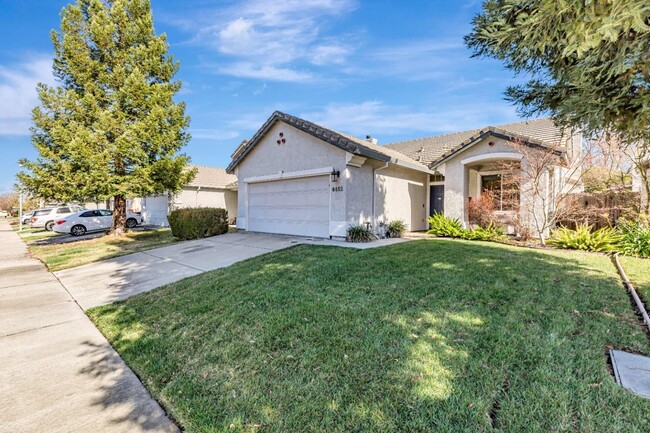 Building Photo - Well Designed Citrus Heights 3bed/2bath home.