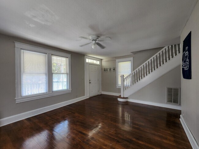 Building Photo - 1612 W 48th St