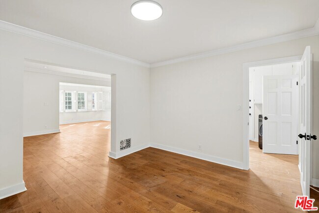 Building Photo - 10309 La Grange Ave