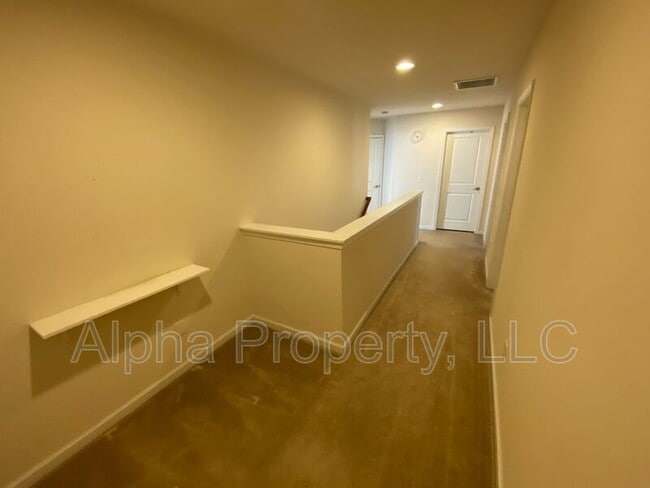 Building Photo - 308 Corday Ln