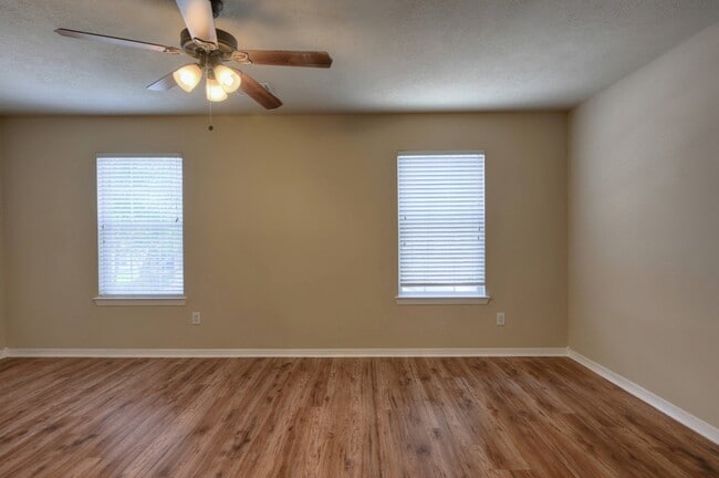 Building Photo - 21803 Manor Ct Dr