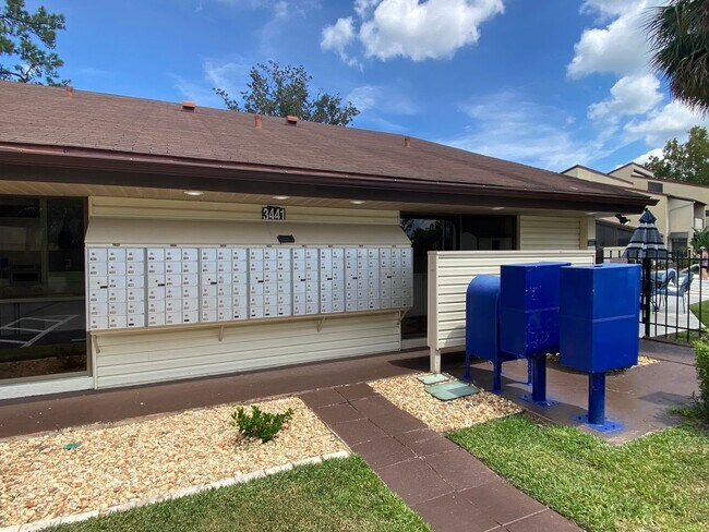 Building Photo - 1/1 Updated Condo In Heart Of Ocala