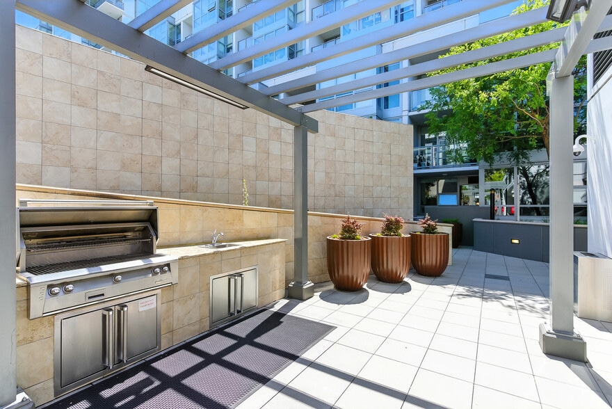 Building Photo - 420 Mission Bay Blvd N