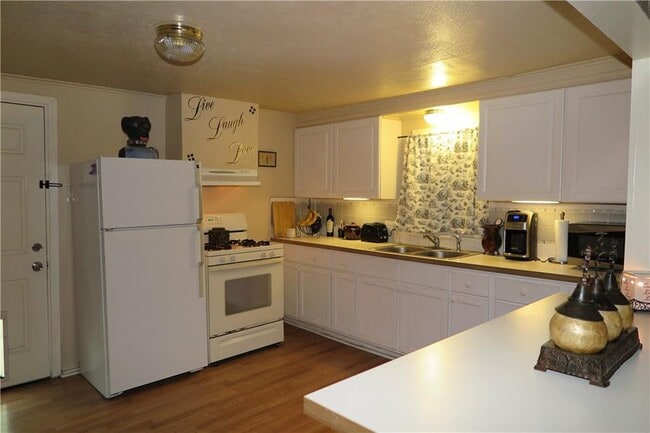 Building Photo - 1310 Pine St