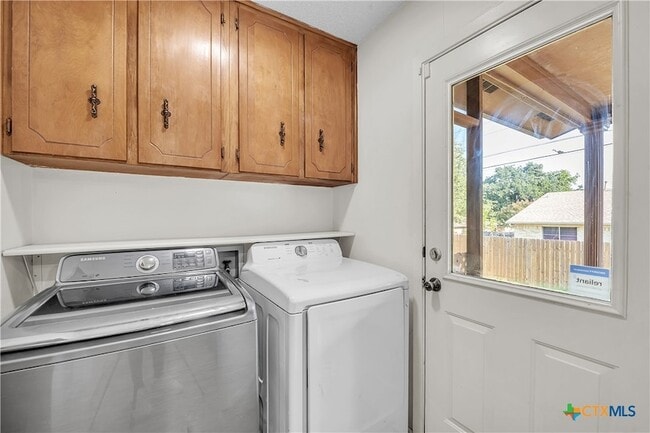 Building Photo - 613 Manning Dr