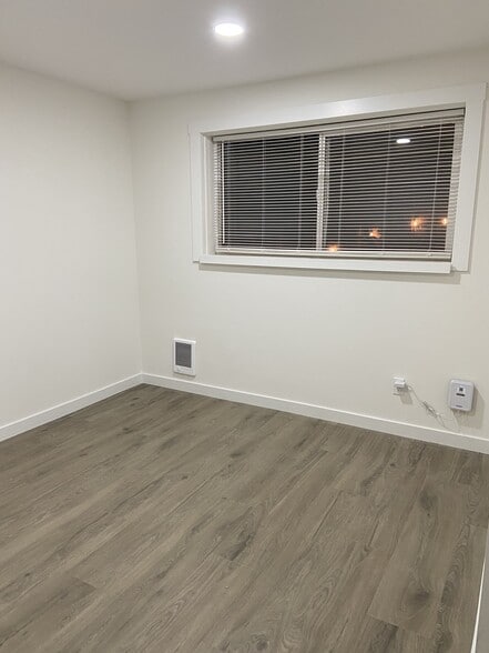 Building Photo - 9535 Ashworth Ave N