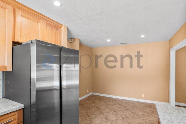 Building Photo - Unit