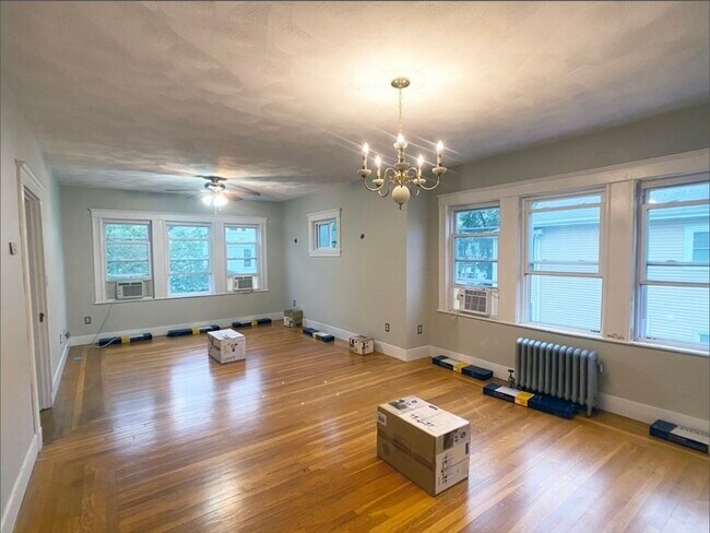 Building Photo - 39 Hull St
