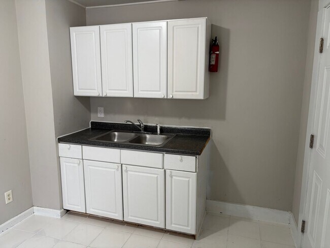 Building Photo - 2 BED, 1 BATH HOME LOCATED IN HIGH POINT