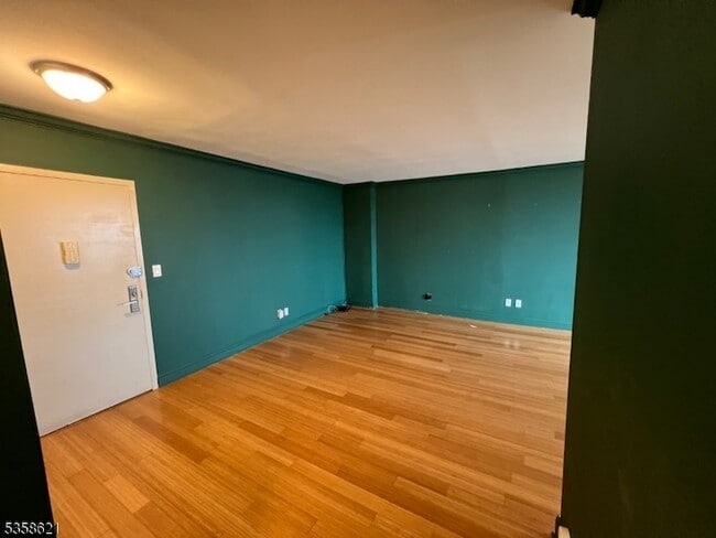 Building Photo - 100 Manhattan Ave