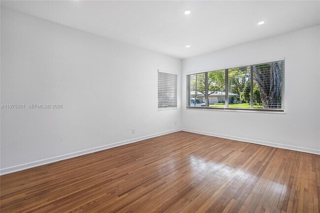 Building Photo - 1235 Algardi Ave