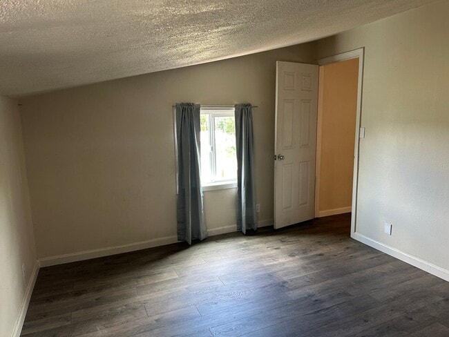Building Photo - Charming 3 bed 1 bath house in a great a n...
