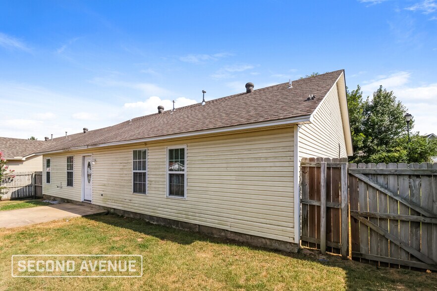 Building Photo - 328 Gathering House Dr