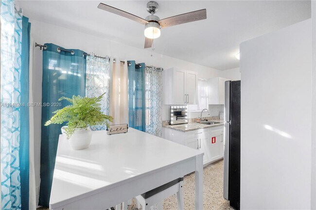 Building Photo - 1821 SW 11th Ct