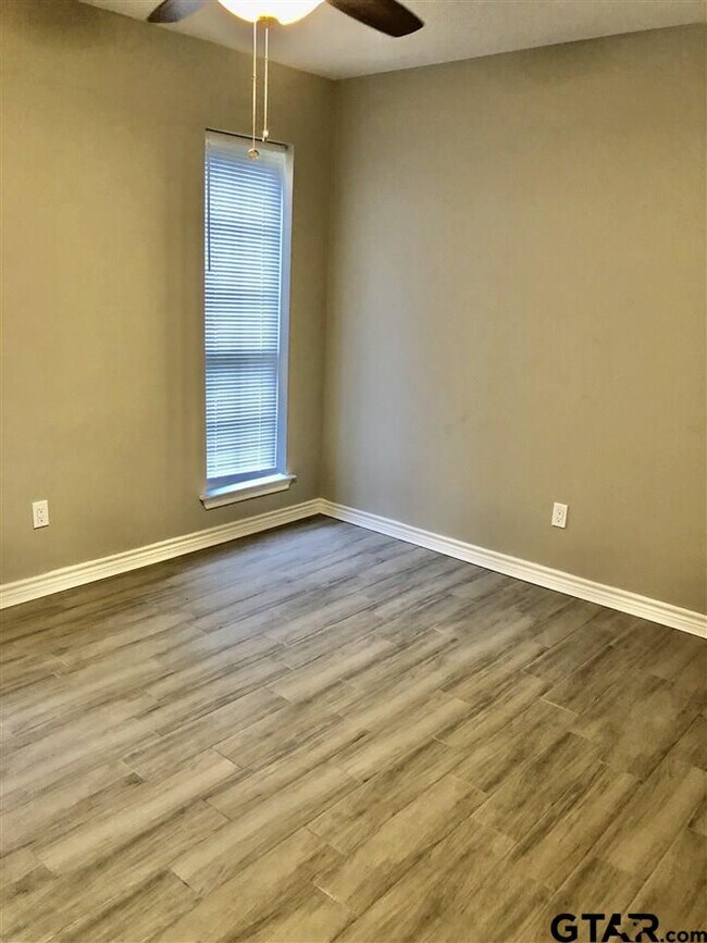 Building Photo - 1619 Timber View Dr