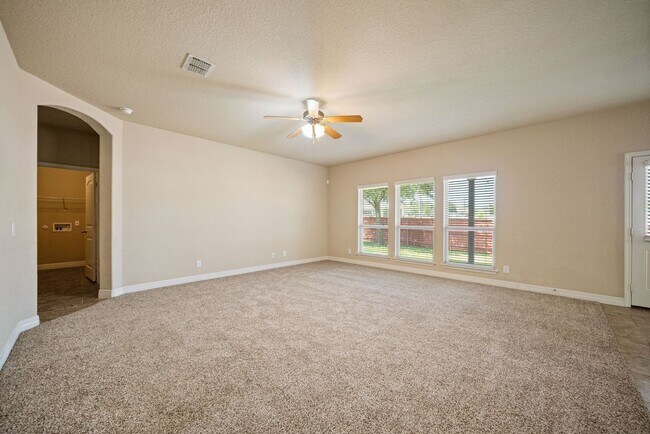 Building Photo - Immaculate Home in the Coveted Fairway Rid...