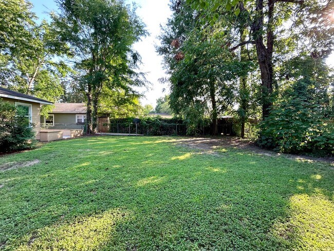 Building Photo - 2428 Orpine Ave