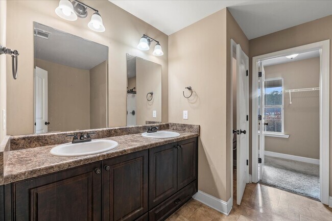 Building Photo - 2712 Big Dog Tr