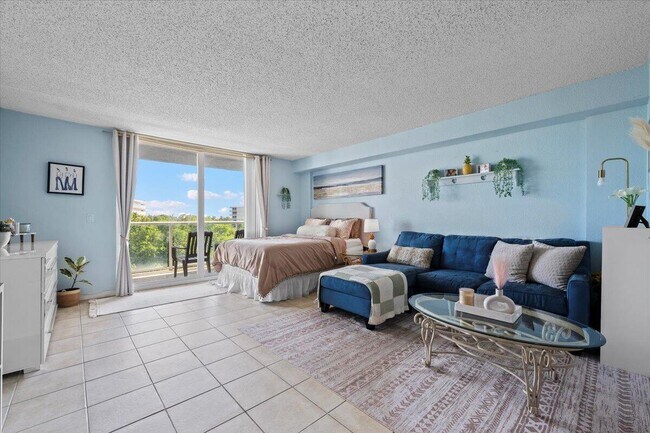 Building Photo - 2560 S Ocean Blvd