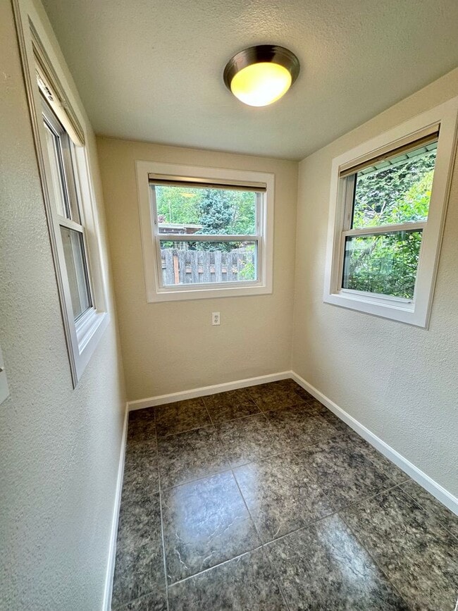 Building Photo - Charming 2-Bedroom, 2- bathroom Home with Bonus Space & Prime Shoreline Location
