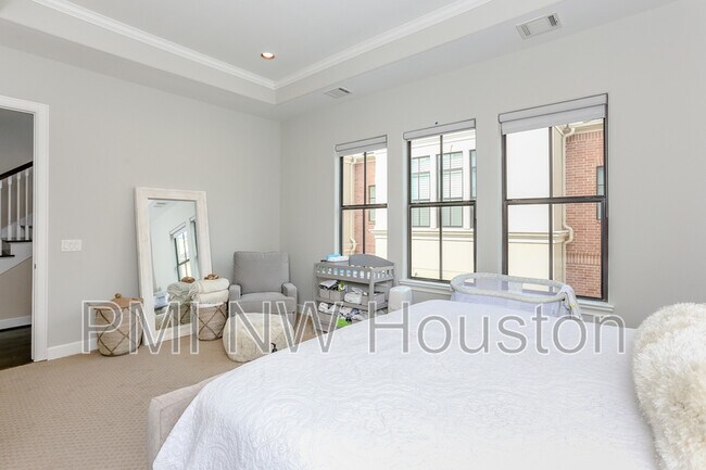 Building Photo - 5309 Blossom St