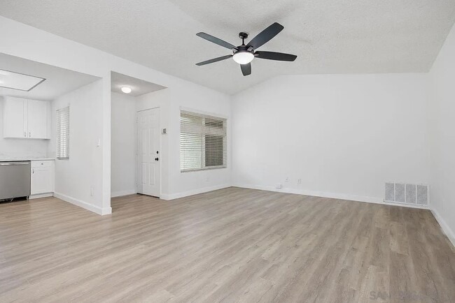 Building Photo - 207 Carissa Dr