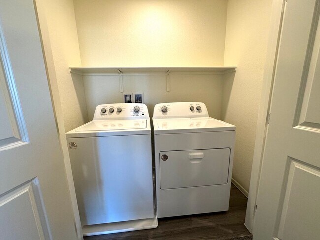 Building Photo - 9932 Florence Hills St