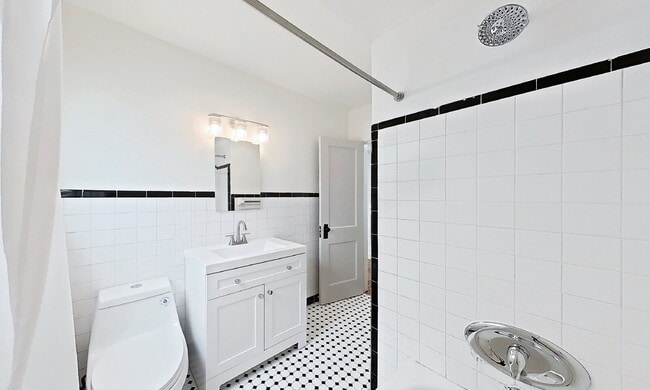 Building Photo - Pristine Neptune Beach Efficiency Unit Remodel: 2 Blocks to the Sand and Walkable to Everything!