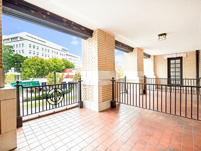 Balcony Acccess on Select Units - Fountain Plaza - Hogshead Apartments