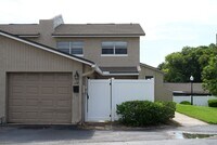 Building Photo - Desirable Maitland townhome