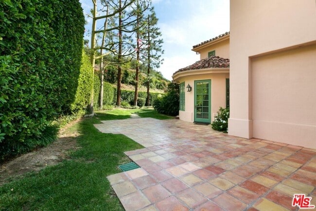 Building Photo - 1450 Cuesta Linda Dr