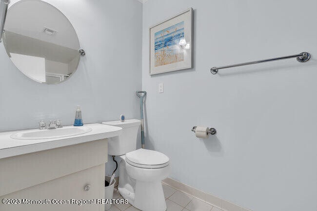 Building Photo - 809 W Lk Dr