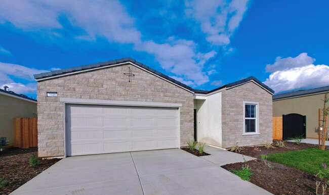 Building Photo - Beautifully Built Home! 3 bed, 2 bath