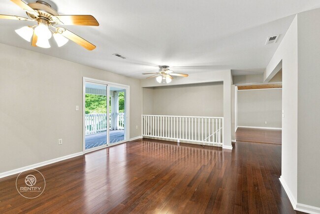 Building Photo - 7088 Wateredge Dr
