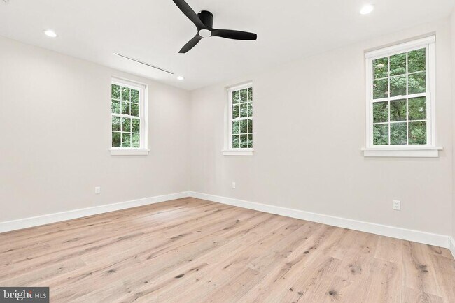 Building Photo - 5567 Pennell Rd