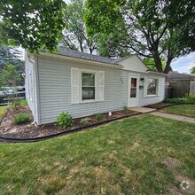 Building Photo - Charming 2-Bedroom Ranch in Royal Oak – Co...