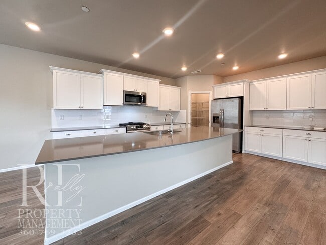Building Photo - Warm & Inviting 4-Bedroom Home with Vaulted Ceilings, Loft, Fireplace & Fenced Backyard