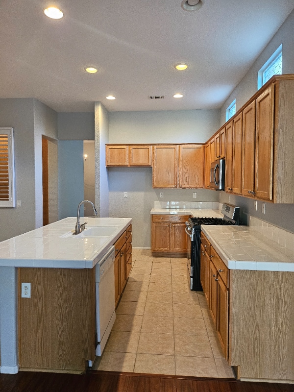 Building Photo - 30636 Parkview Ln