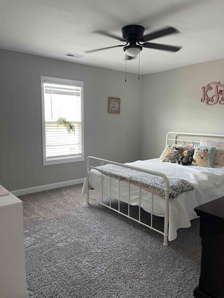 Building Photo - 5220 Thruway Rd