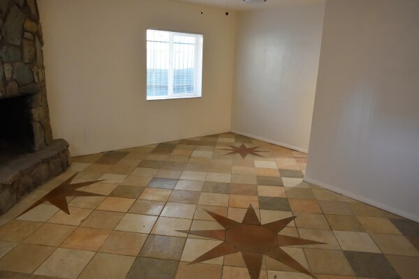 Building Photo - 1514 W Palmer Dr.